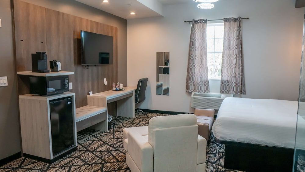 SureStay Hotel by Best Western Houston Southeast Suite, 1 King Bed, Non Smoking 6