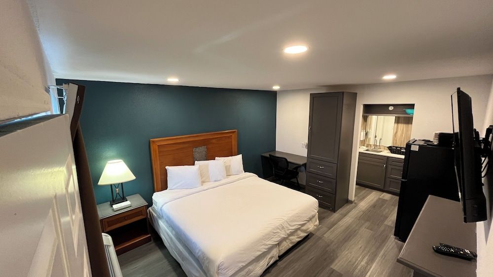 TOWN PLACE STUDIO Economy Studio Suite, 1 Queen Bed 6