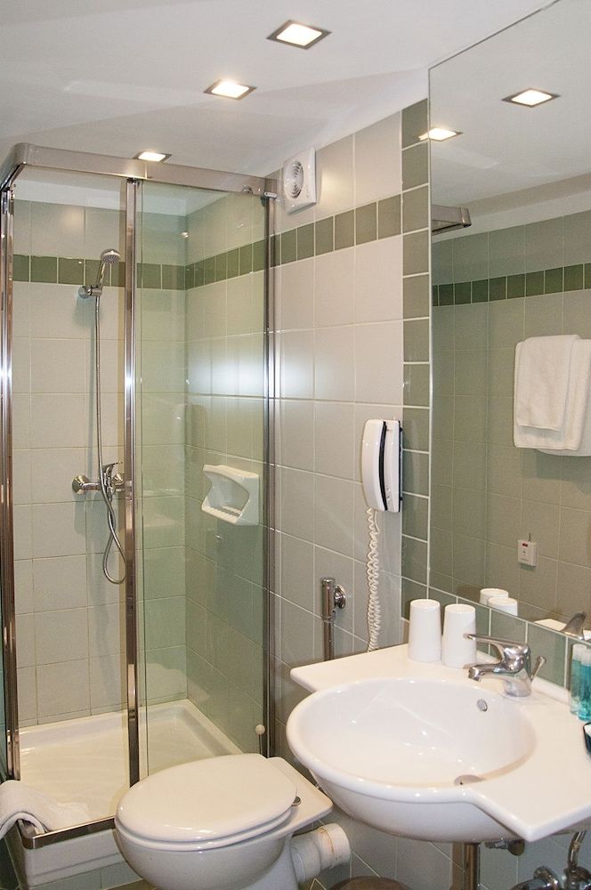 Athinais Hotel Twin Room 7