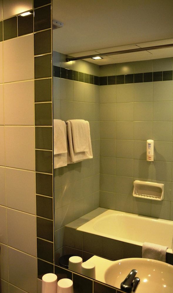 Athinais Hotel Twin Room 4