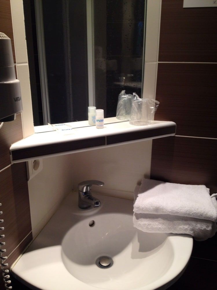 Hôtel du Lac Standard Twin Room 4