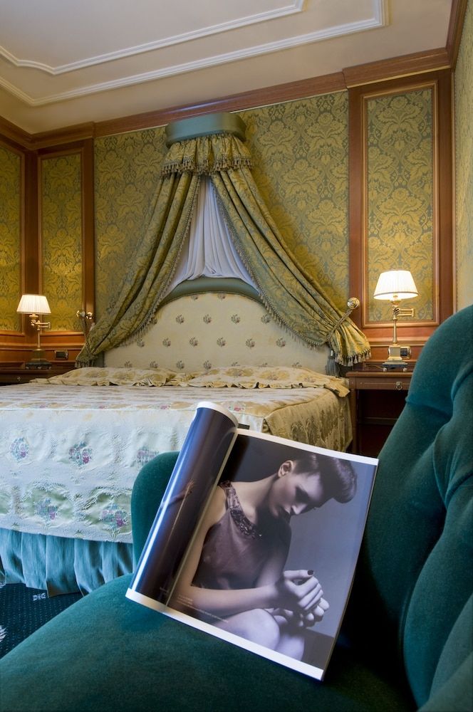 Senior Suite, Lake View