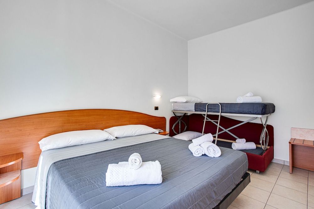 Hotel Villa Maria Superior Room, City View 5