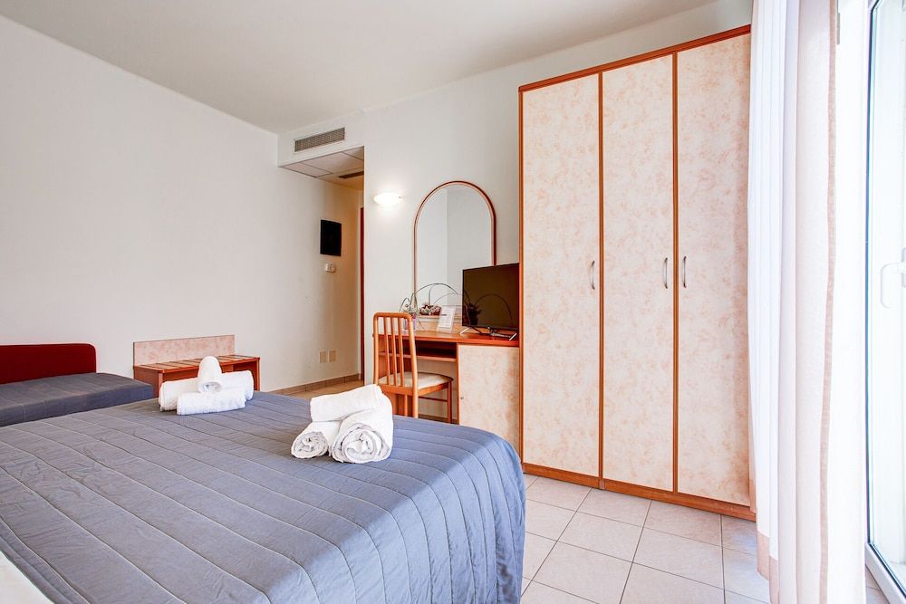 Hotel Villa Maria Superior Room, City View 6