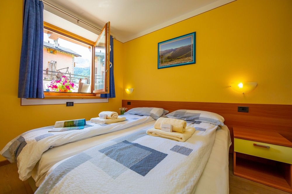 Family Apartment, 2 Bedrooms (Italia 2 Ski in-Ski out Mt.50)