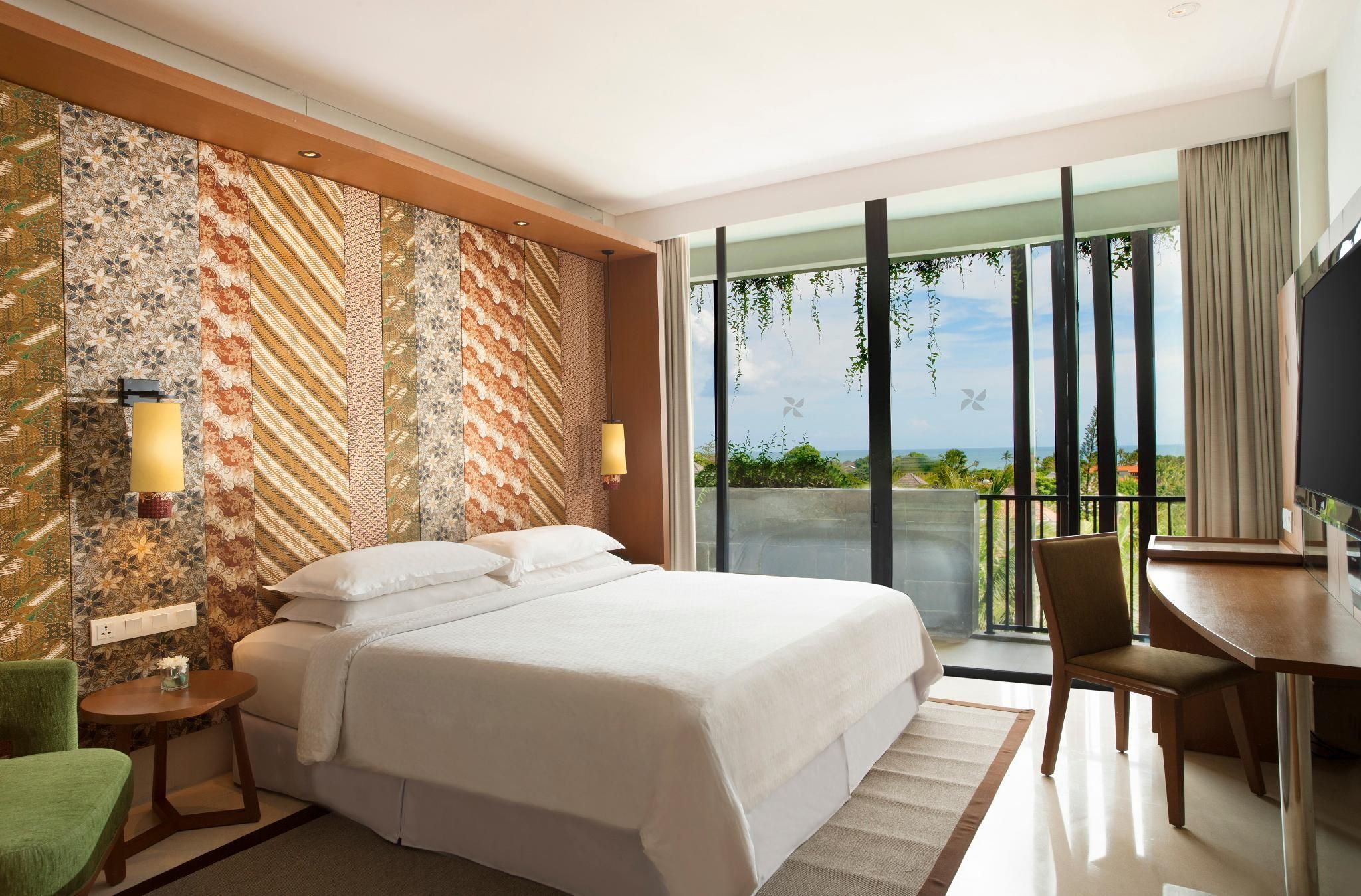 Deluxe Pool View, Guest room, 1 King, Pool view