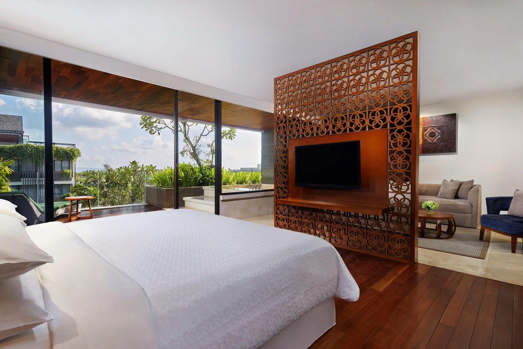 Vasanti Suite, 1 Bedroom Studio Suite, 1 King, Sofa bed, Pool view, 3rd - 5th floor, Balcony
