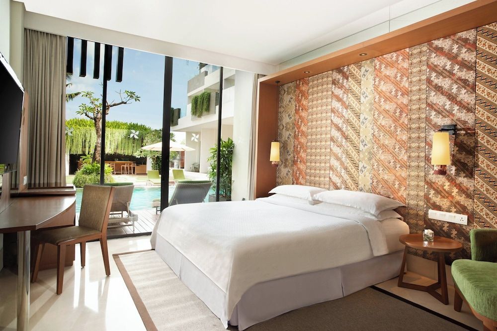 Deluxe Room, 1 King Bed, Pool Access