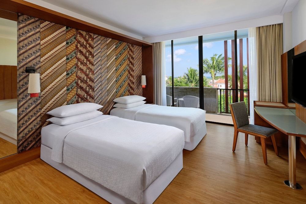 Deluxe Room, 2 Twin Beds, Pool View