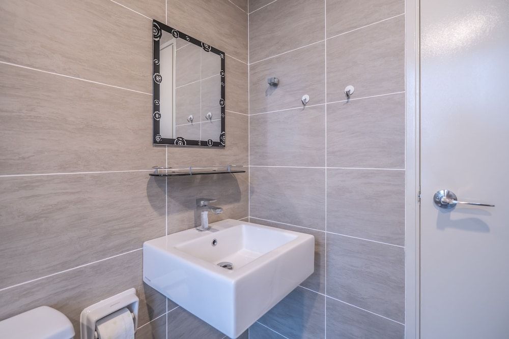 OYO Home89606Exquisite Studio Midhill Classic Room 9