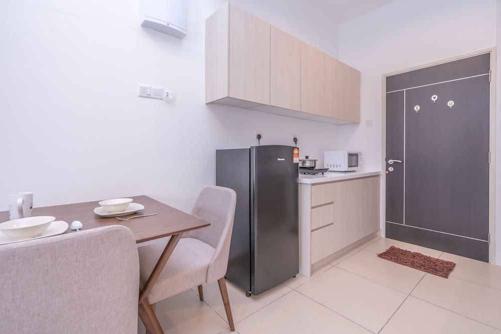 OYOHome 89448 Extraordinary Studio Classic Studio 16