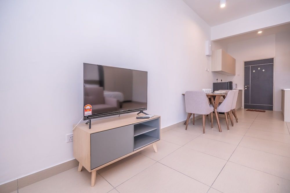 OYOHome 89448 Extraordinary Studio Classic Studio 15