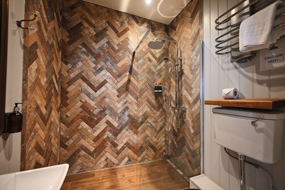 The King's Head Studio Suite 4