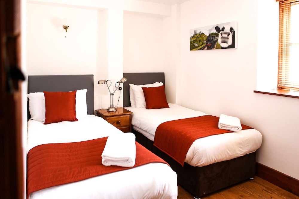 Kingston Country Courtyard Family Double or Twin Room 5