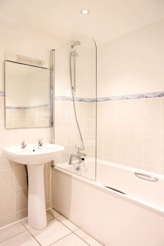 Kingston Country Courtyard Superior Triple Room 4