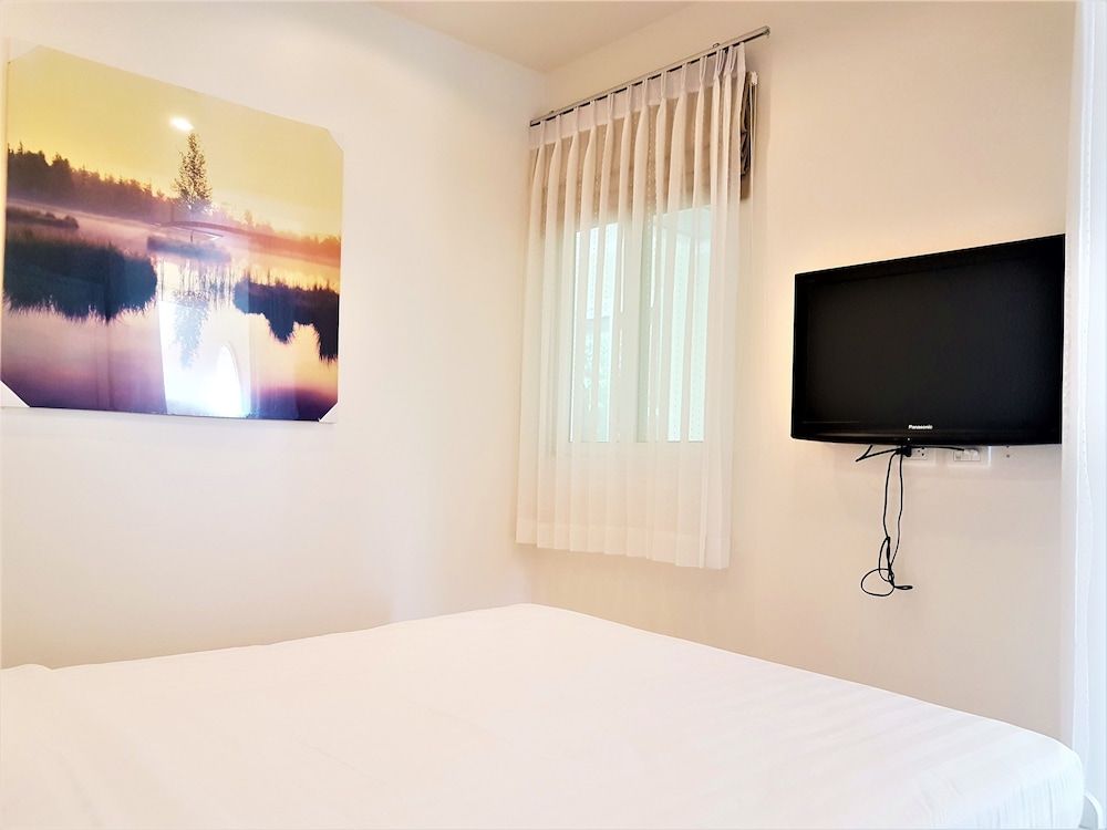 KB Apartments 1 Karon Beach by PHR Superior Apartment, Balcony, Sea View 9