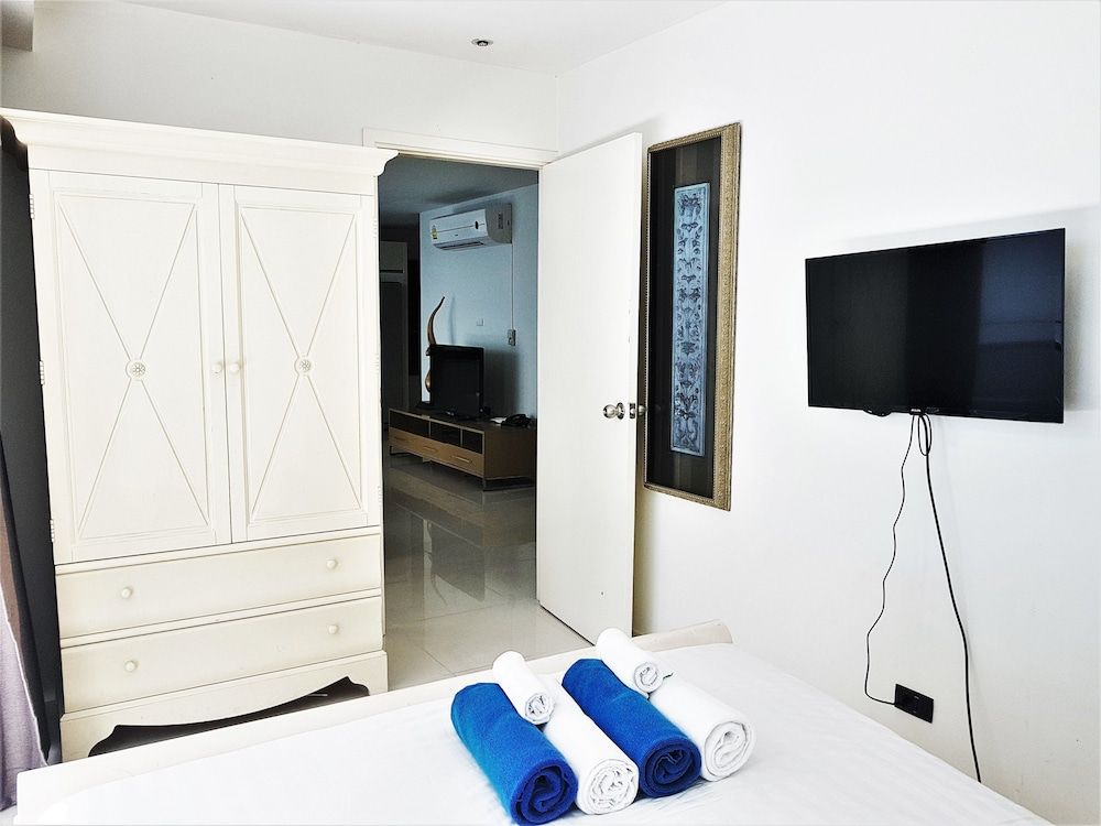 Sunset Plaza 3 Karon Beach by PHR Exclusive Condo, 2 Bedrooms, Pool Access, Pool View 9