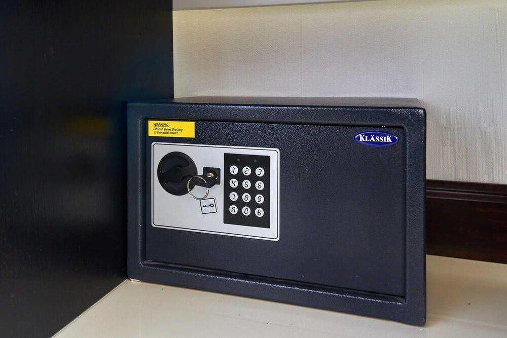 Chic Karon Beach by PHR Deluxe Apartment, King Bed, Balcony, Seaview 9