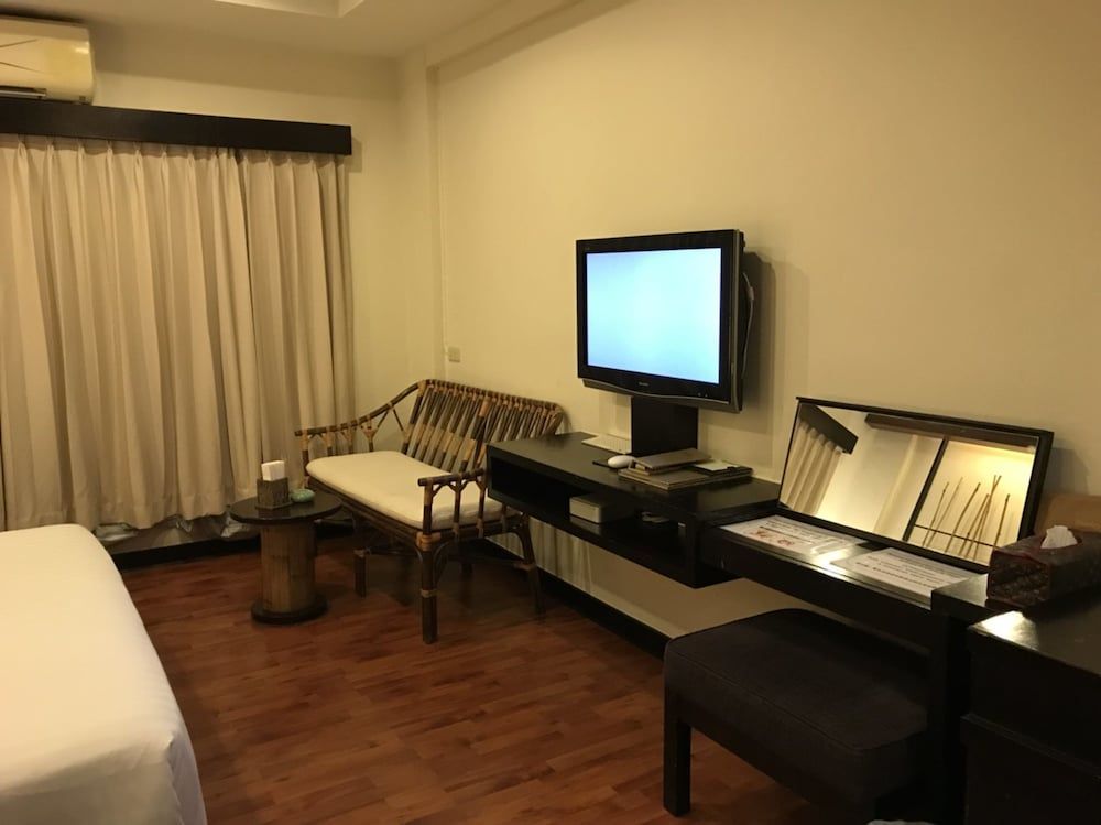 Bamboo House Phuket Standard Room 6