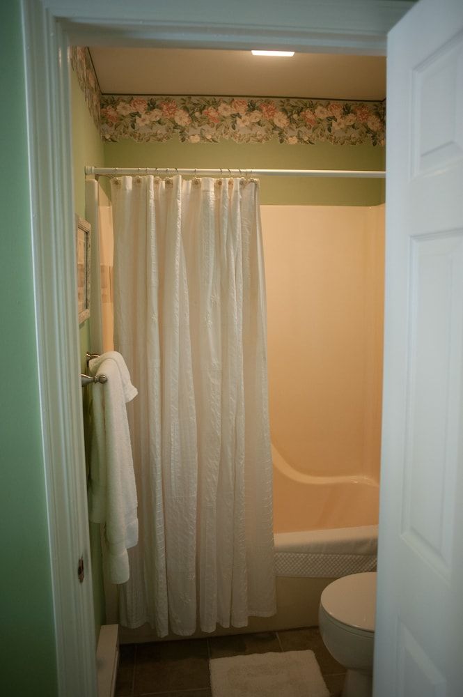 The Green Tree Inn The Robins Nest 6