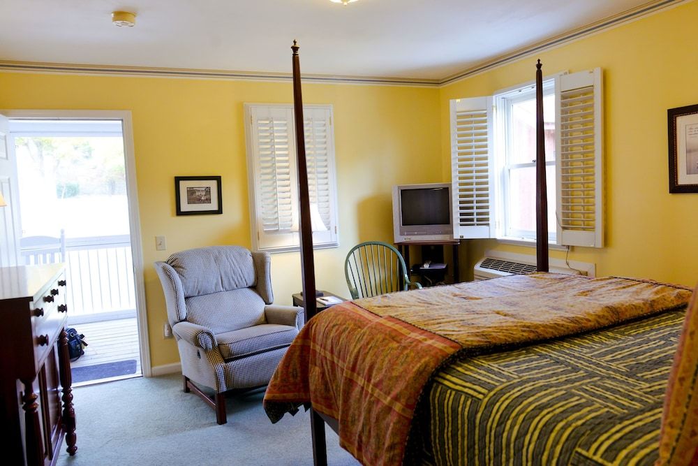 The Green Tree Inn The Aeries 2