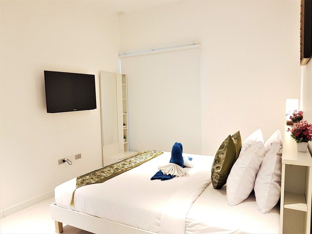 Sunset Plaza 2 Karon Beach by PHR Panoramic Penthouse, 4 Bedrooms, Jetted Tub, Sea View 10