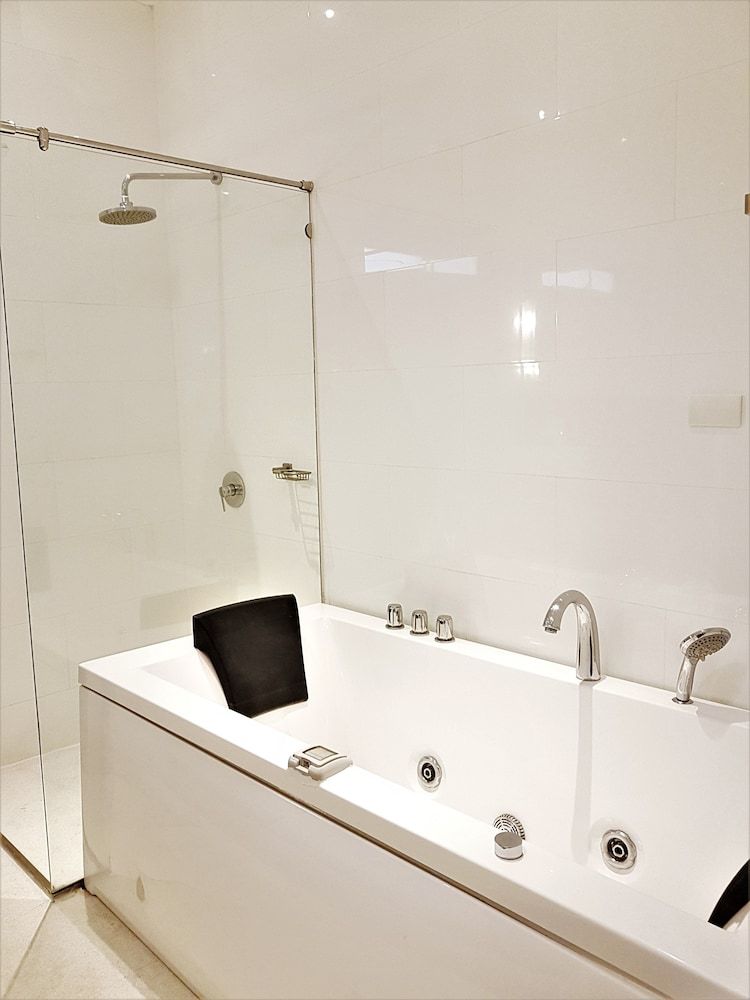 Sunset Plaza 2 Karon Beach by PHR Panoramic Penthouse, 4 Bedrooms, Jetted Tub, Sea View 40