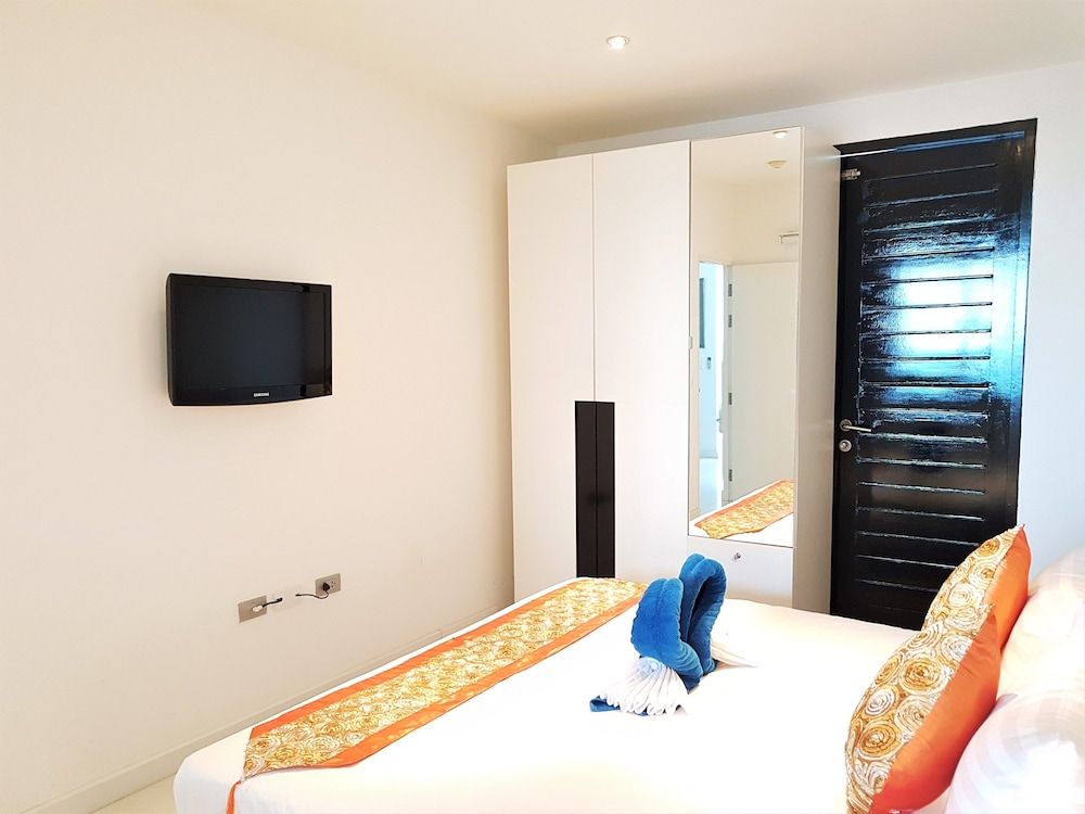 Sunset Plaza 2 Karon Beach by PHR Panoramic Penthouse, 4 Bedrooms, Jetted Tub, Sea View 8