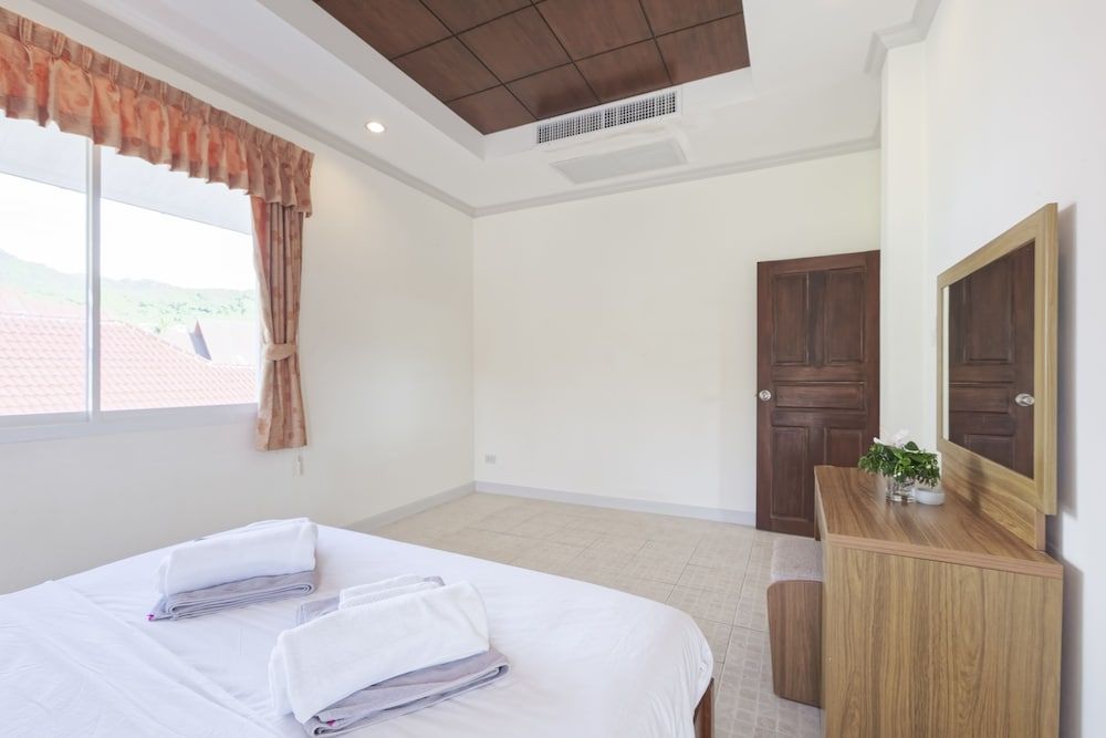 Karon Hill Villa 3-Bedroom Villa 12