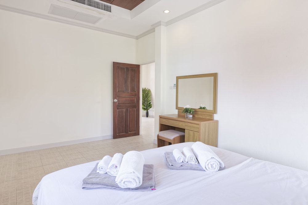 Karon Hill Villa 3-Bedroom Villa 5