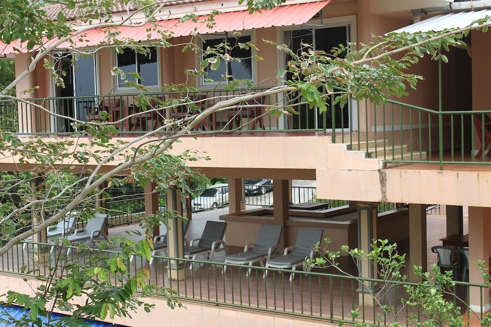 undefined Merit Hill 7