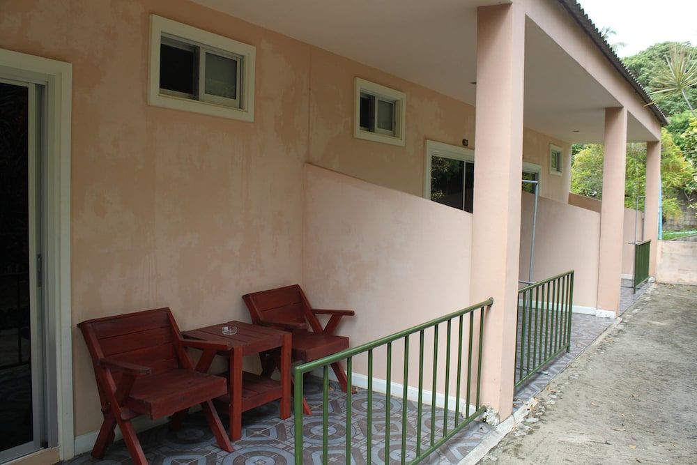 undefined Merit Hill 10