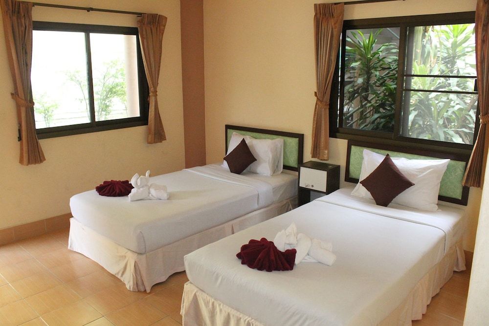 Merit Hill Standard Bungalow with Twin Beds and Garden View 2