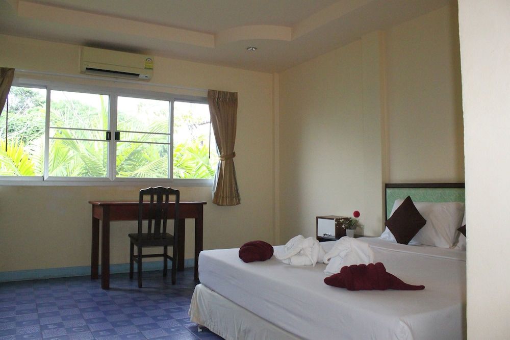 undefined Merit Hill 8