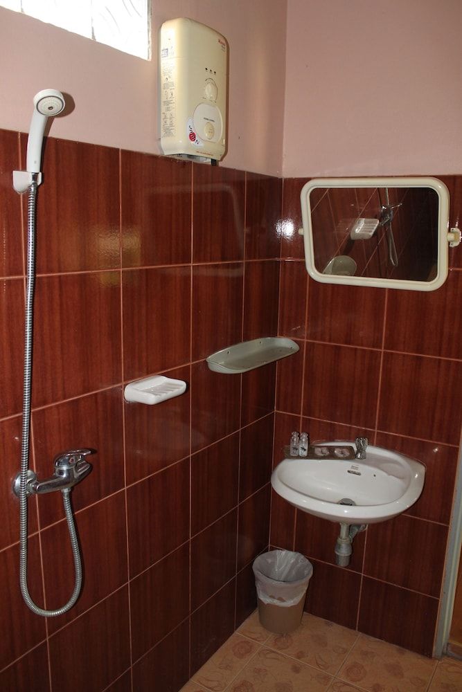 Merit Hill Standard Bungalow with Twin Beds and Garden View 5