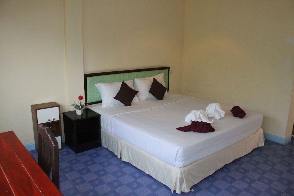 Merit Hill Grand Double Room with Garden View 6