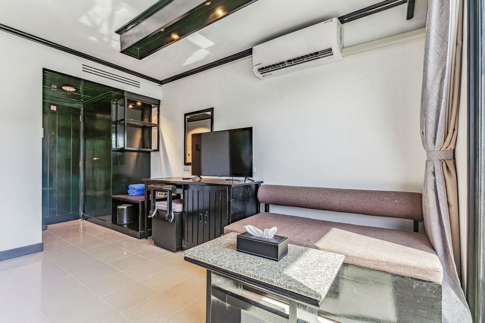 Rattana Beach Hotel Superior Double Room 6