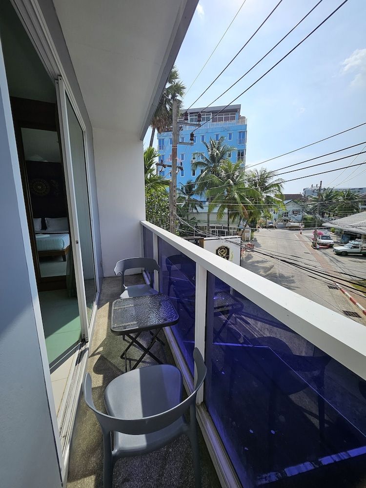 undefined LaXenia 10