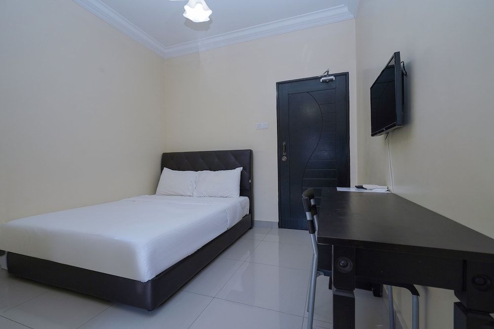 Super OYO 90009 Bangi Sri Minang Guesthouse Deluxe Double Room, 1 Queen Bed 3