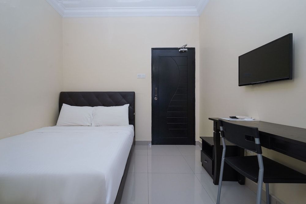 Super OYO 90009 Bangi Sri Minang Guesthouse Deluxe Double Room, 1 Queen Bed 5