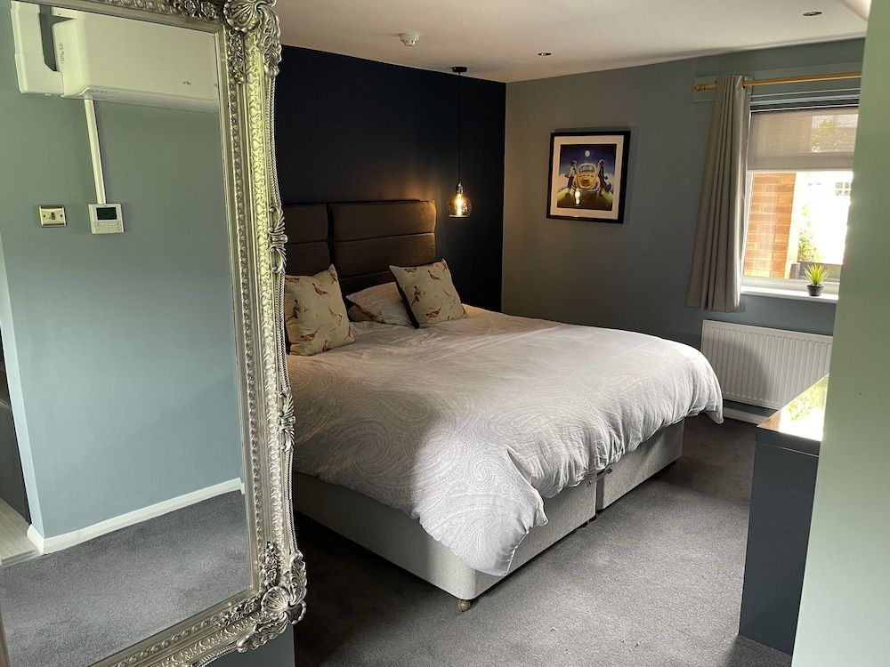 Village Limits Bed & Breakfast Accommodation Executive Suite 5