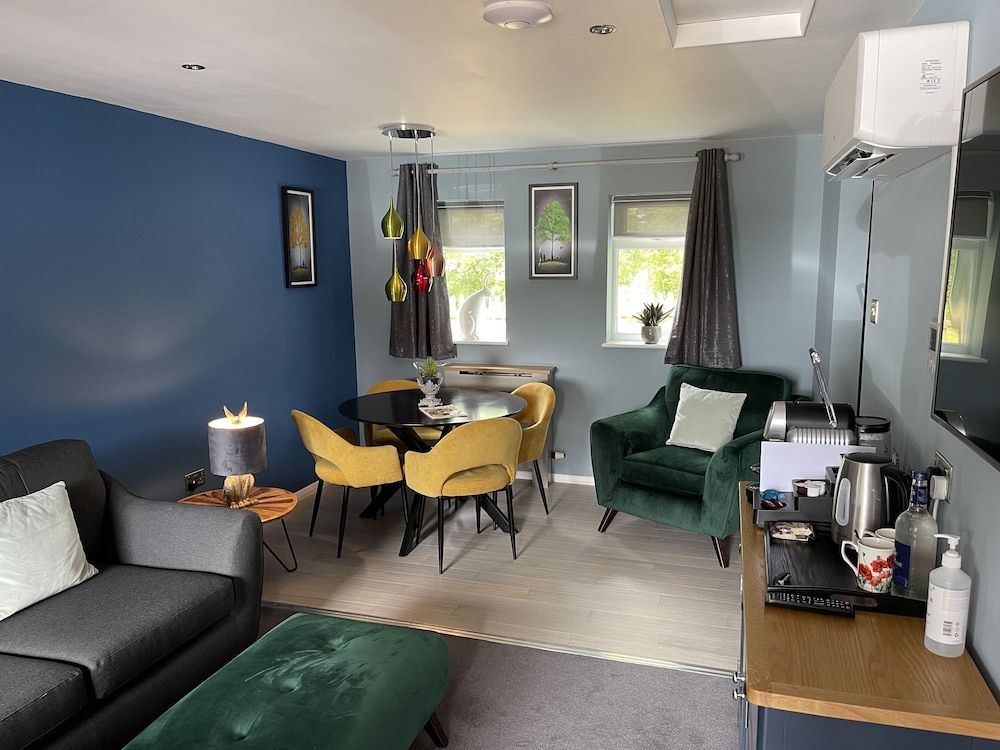 Village Limits Bed & Breakfast Accommodation Executive Suite 9