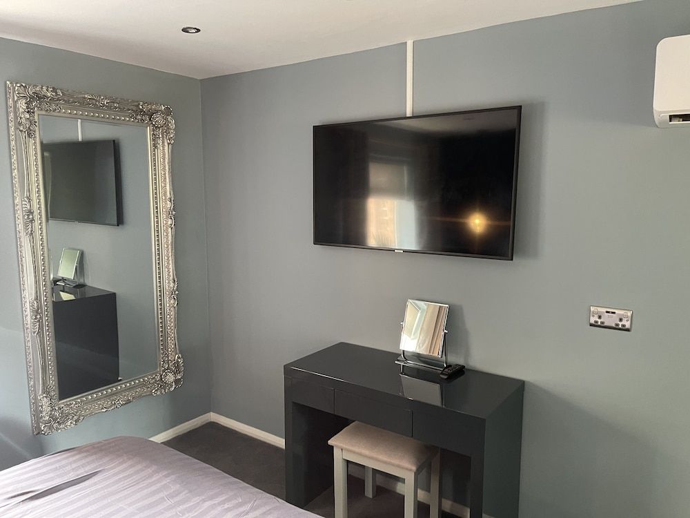 Village Limits Bed & Breakfast Accommodation Executive Suite 2