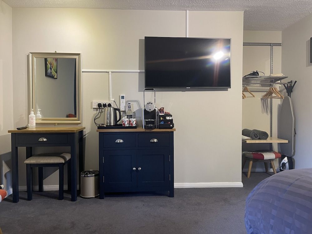 Village Limits Bed & Breakfast Accommodation Deluxe Double Room 6