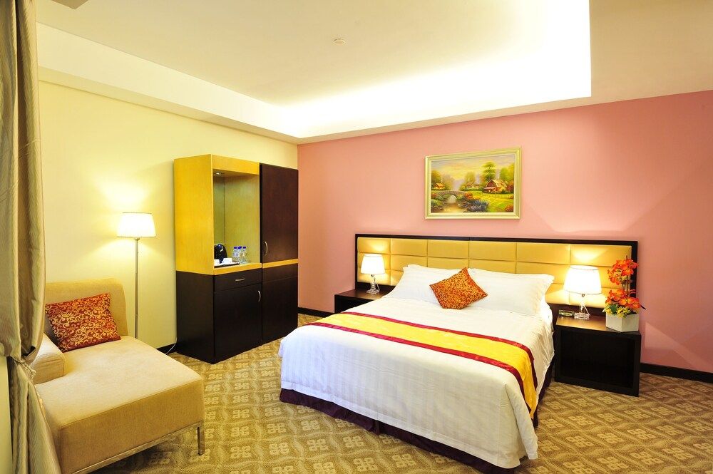 undefined Hallmark Crown Hotel 4