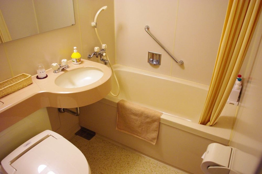 Traditional Room, Bathtub