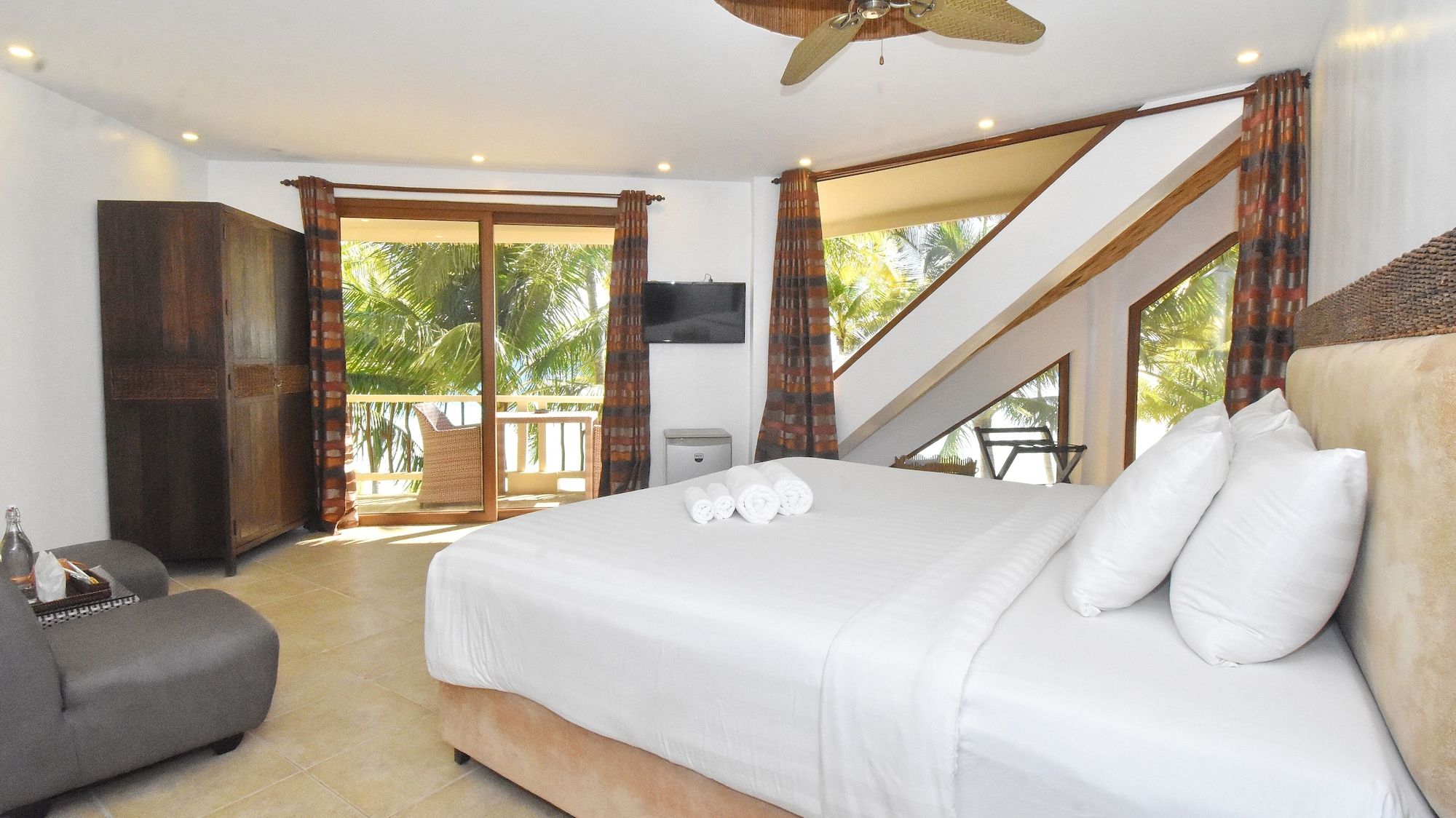 Ambassador In Paradise Resort Deluxe Beach Front View 11