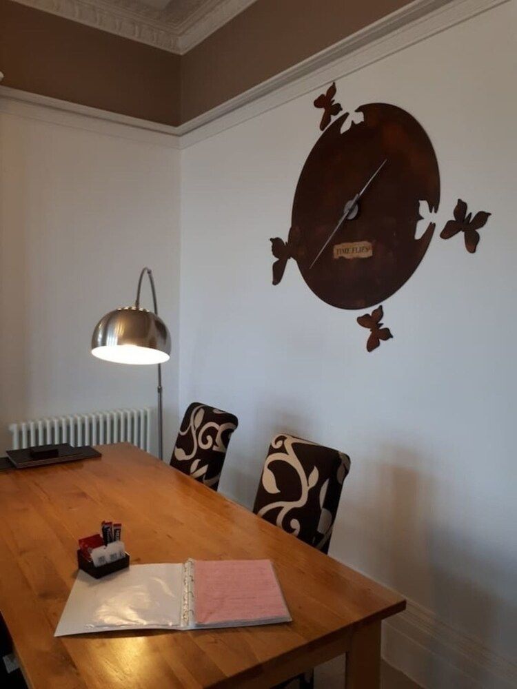 Hollies and Ilfracombe Harbour View House 6