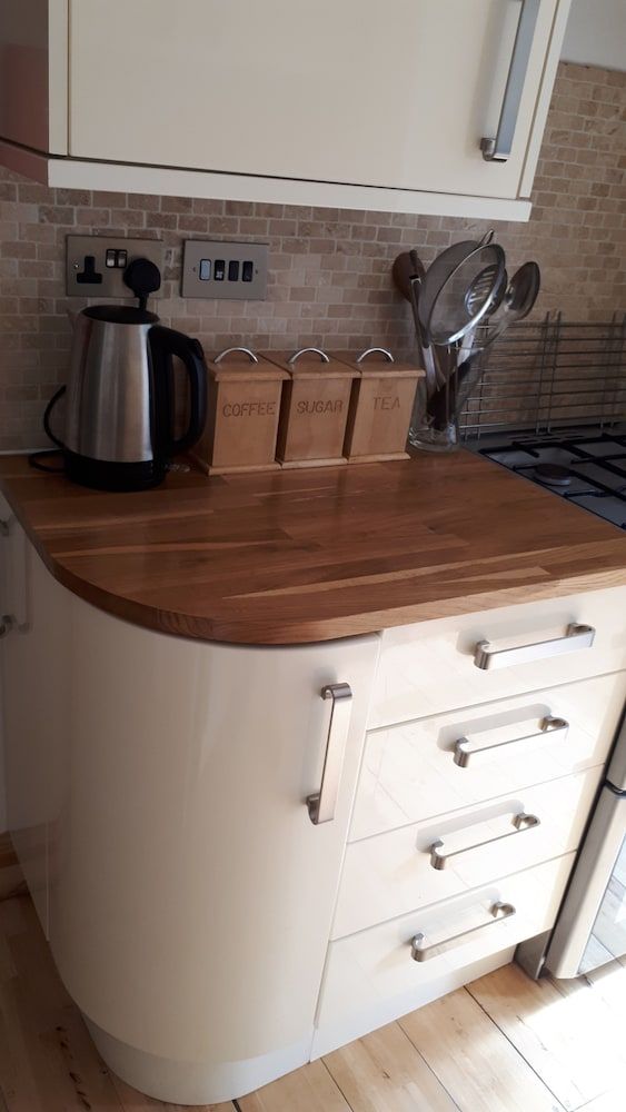 Hollies and Ilfracombe Harbour View House 11