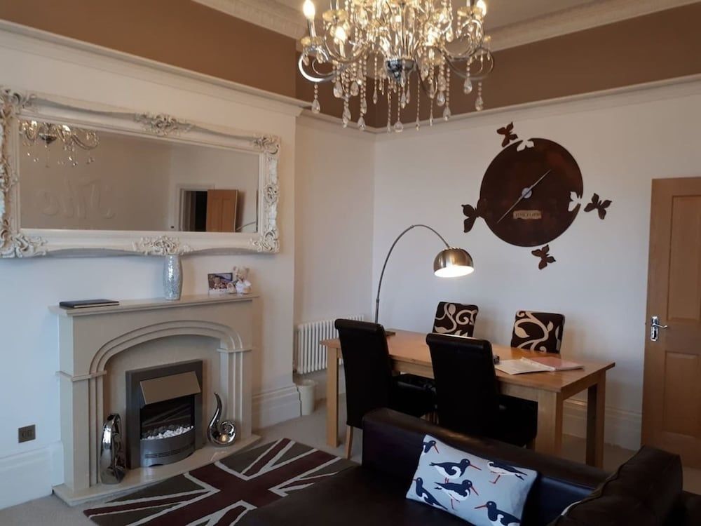 Hollies and Ilfracombe Harbour View House 15